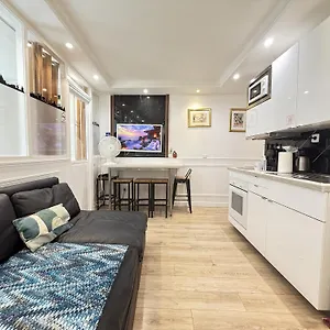 Apartment 65-french Cancan St Denis, Paris